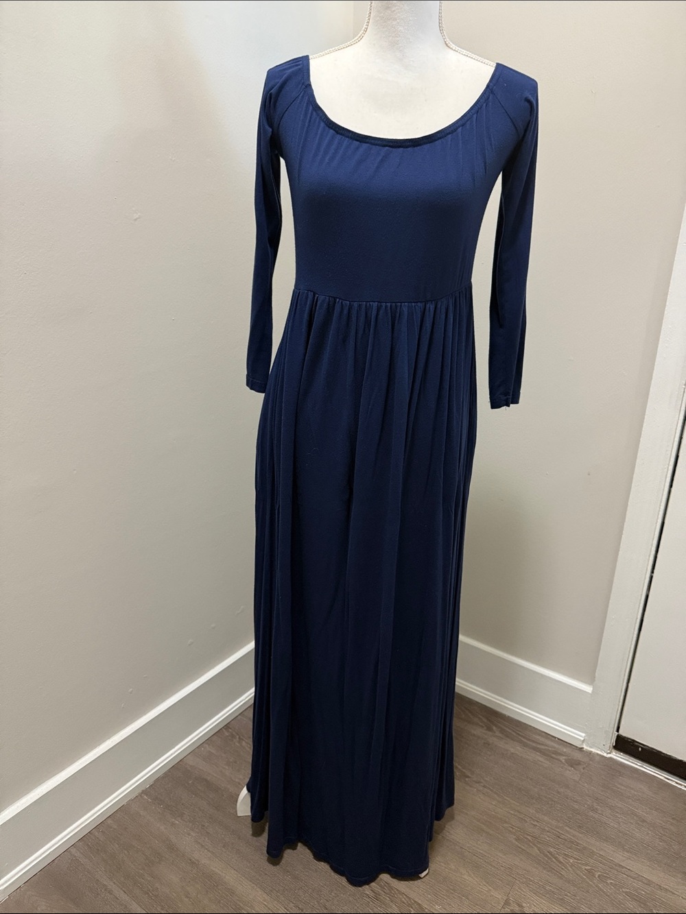 Scoop-Neck Navy Long-Sleeve Maxi Dress